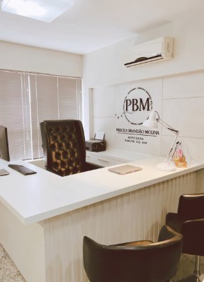 Sala de atendimento com identidade visual PBM