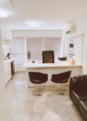 Sala de atendimento com identidade visual PBM
